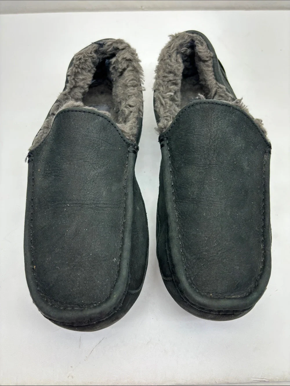 UGG Men's Black Fleece-Lined Slip-On Moccasin Slippers, size 11, box 31